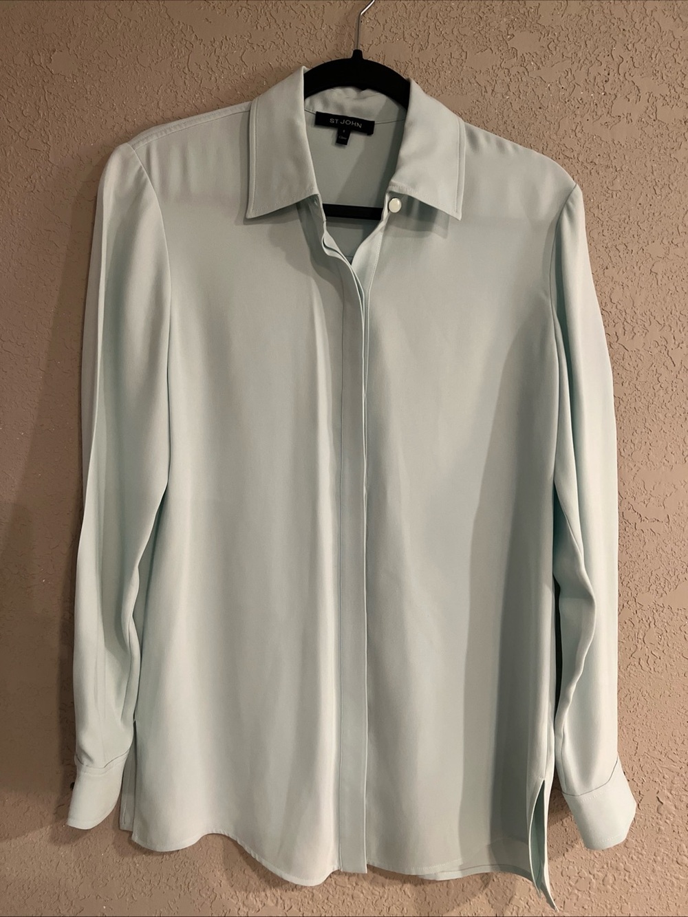 St. John Mint Green Silk Blouse Sz 6 Button Down Hidden